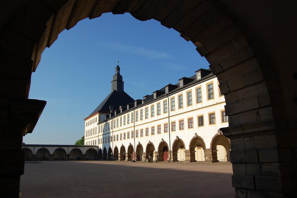 Hotel Garni Am Thueringer Klosstheater フリードリッヒローダ エクステリア 写真